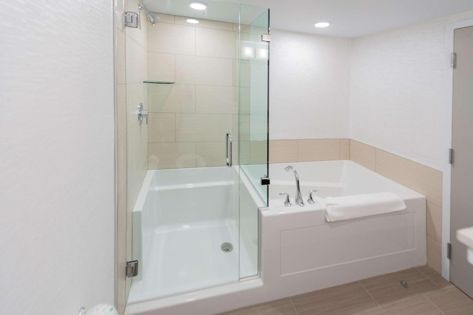 Prestige Treasure Cove Resort, Best Western Premier Collection Prince George Extérieur photo